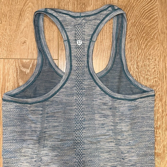 Women’s Lululemon Swiftly Tech Racerback Tank Top 2.0
Waist Length - Blue - 4 - Picture 3 of 3